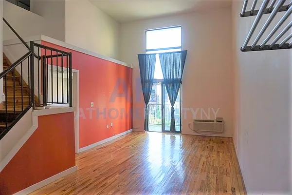 Rented by EXR | media 20
