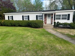 704 Western Ave, Manchester, ME 04351
