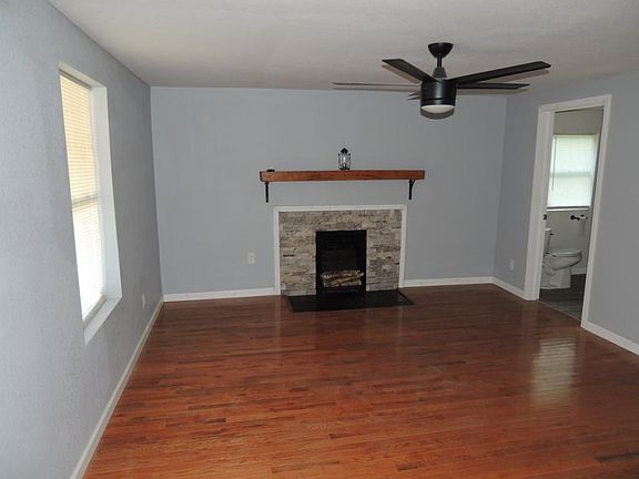 3rd image of 710 Broadway W