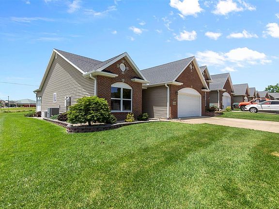 3rd image of 3188 Park Place Dr