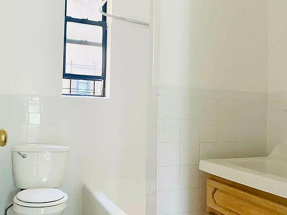 4th image of 2085 Morris Ave #B2