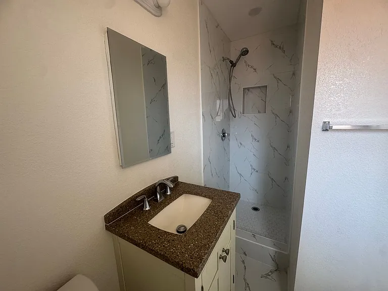 LA 798 - Carson Villa — Photo 12