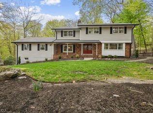 1 Springwood Ter, Kinnelon, NJ 07405
