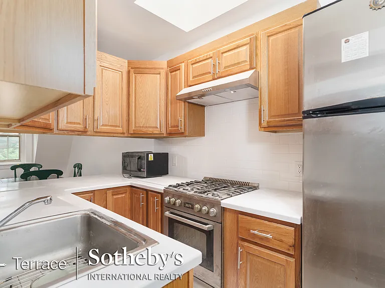 281 Burns St #2 — Photo 6