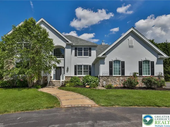 4464 Oakwood Ln, Nazareth, PA 18064