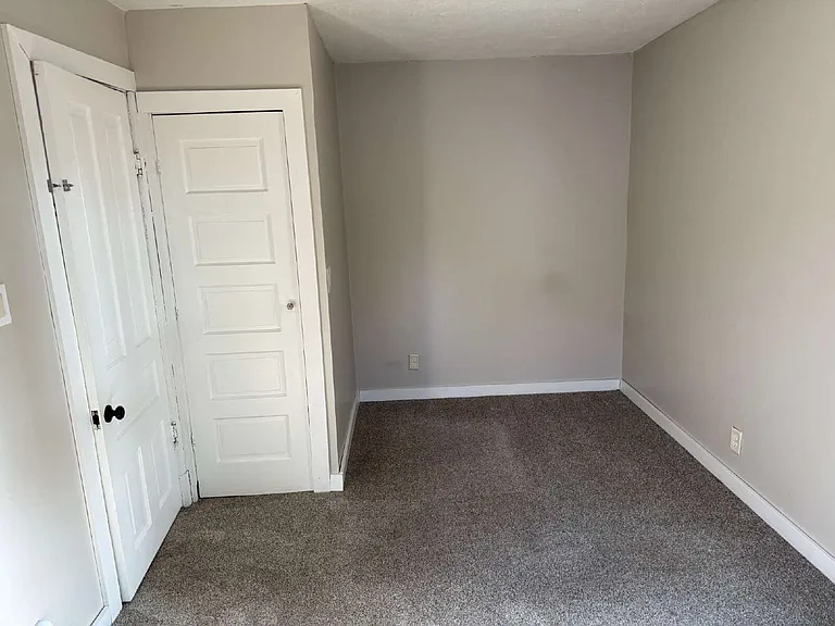 2124 Eastern Ave NE — Photo 15