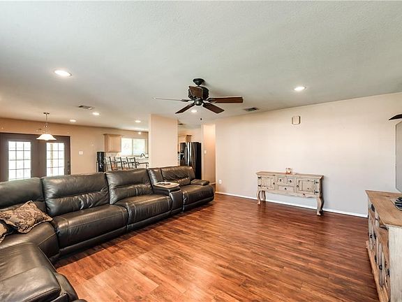 4th image of 7534 Hedgewood Ct