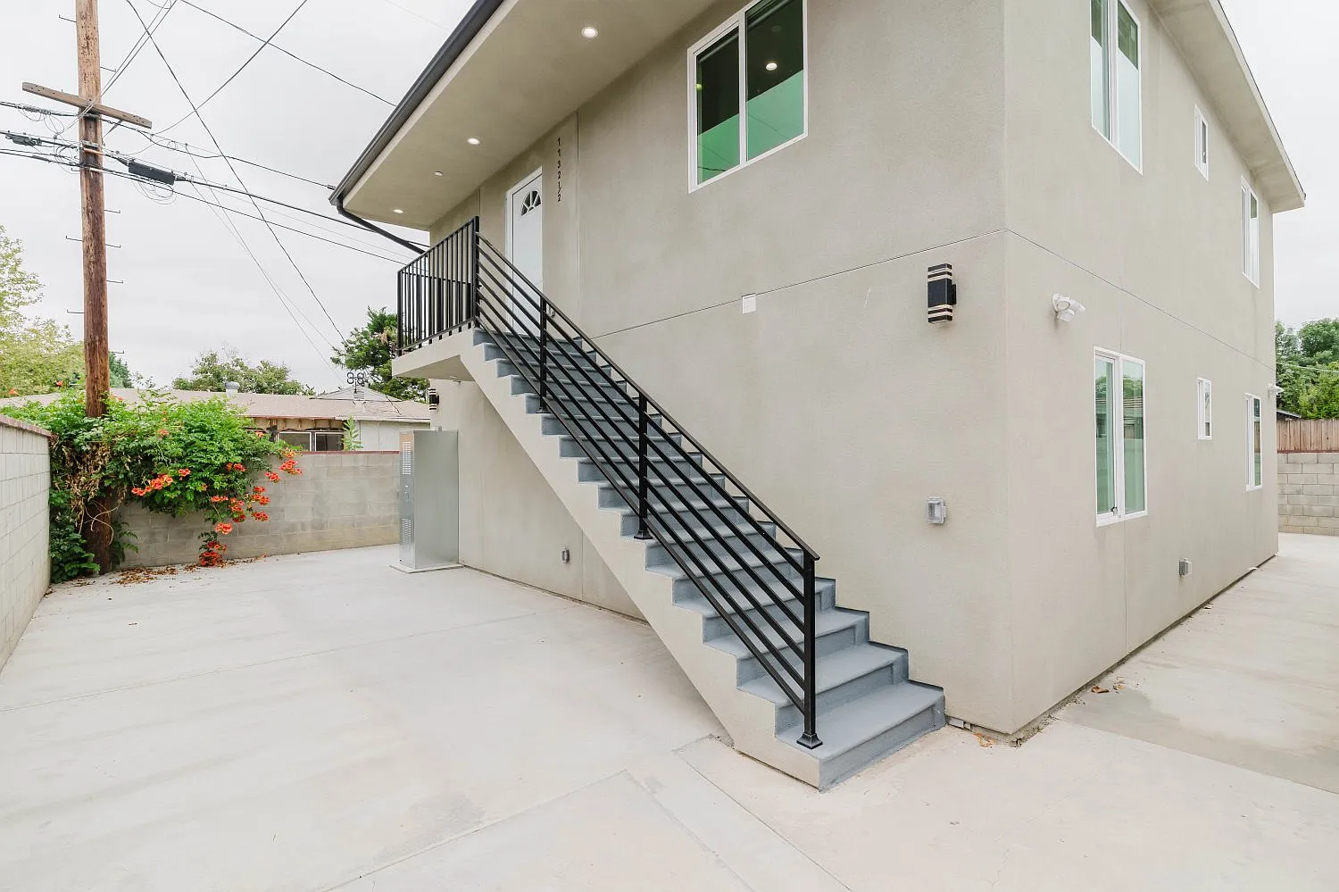 2 bed, 852 sqft, $3,100 — Photo 1