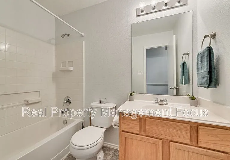 1004 Trickham Dr — Photo 24