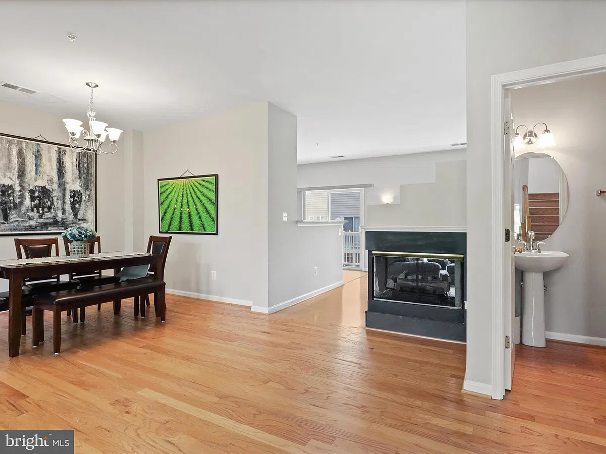 5085 Donovan Dr — Photo 4
