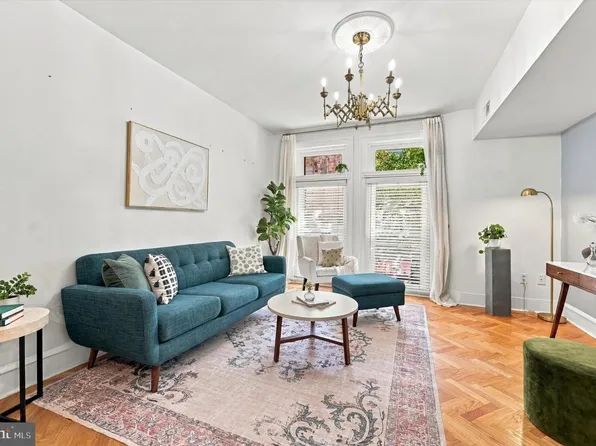 2201 Chestnut St APT 104, Philadelphia, PA 19103
