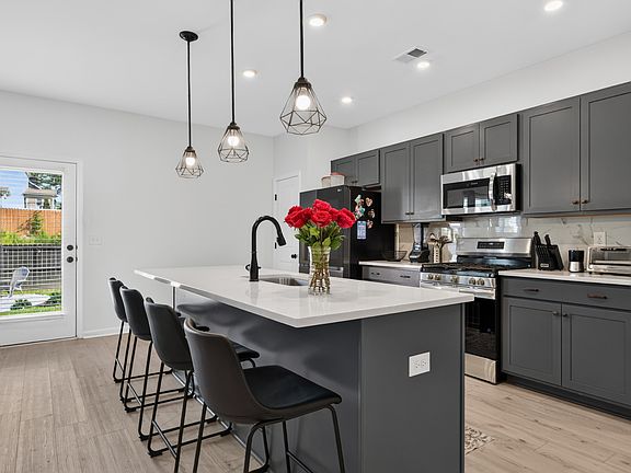 3rd image of 1003 Village Ct