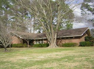 1607 Saint Andrews Pl, Kinston, NC 28504