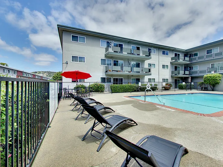 PARKWEST APARTMENTS — Photo 37
