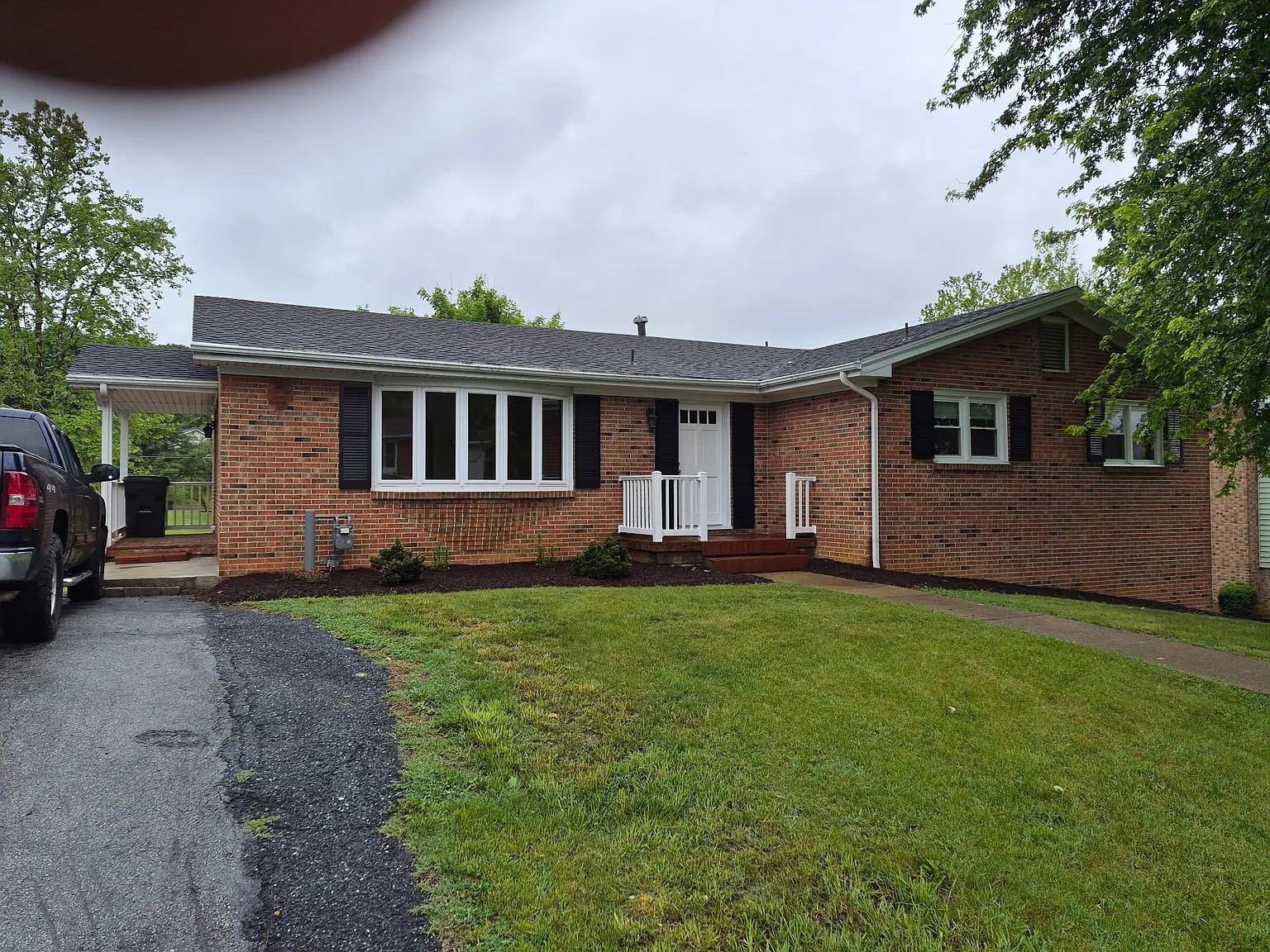 4 bed, 2200 sqft, $2,200 — Photo 1