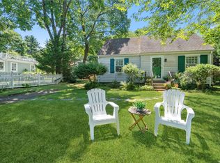 5 Locust Ave, East Norwich, NY 11732