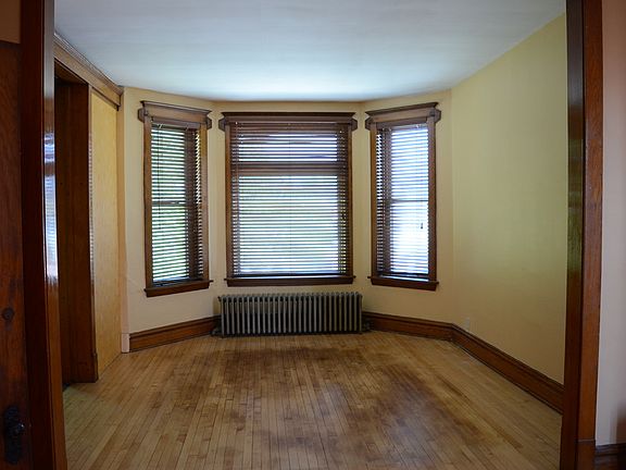 4th image of 10422 S Avenue L