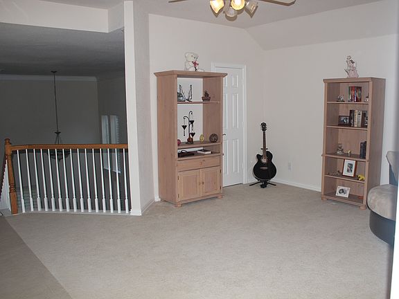 5th image of 905 Glen Meadow Ct