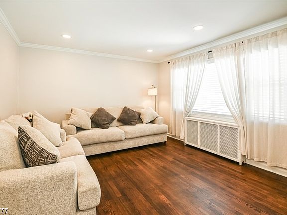 4th image of 19 Glendale St