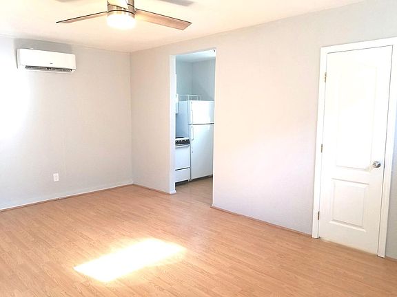 3rd image of 1224 Portola Ave