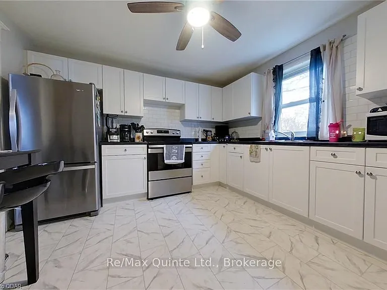 218 Coleman St — Photo 16