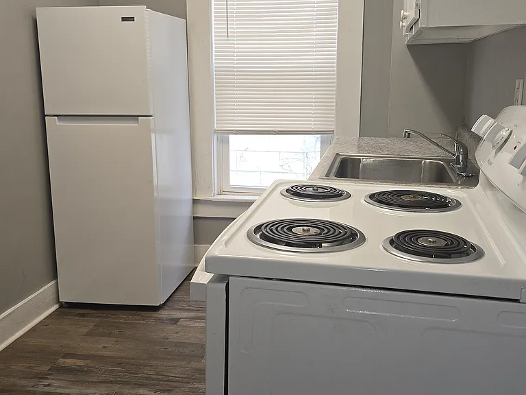 Kitchen with full size appliances included