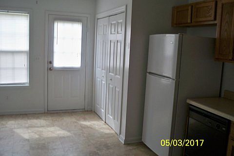 3rd image of 808 Golfview Pl #B
