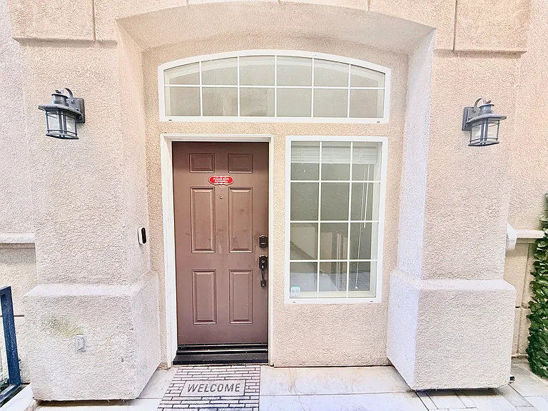 20512 Earl St — Photo 2