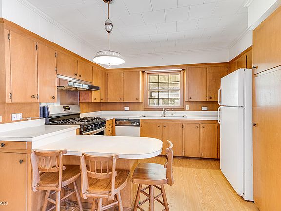 4th image of 403 Camp St