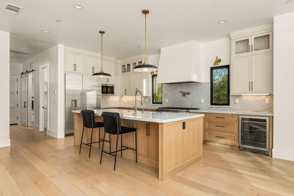 2078 Long View Drive 4