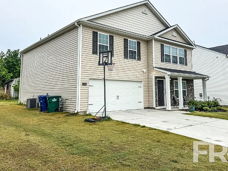 1028 Riverstone Dr — Photo 2
