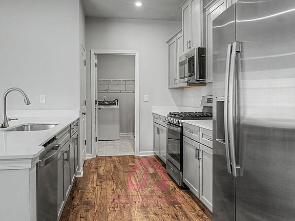 5th image of 378 Highline Trl