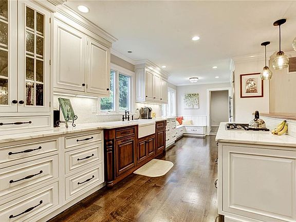 4th image of 1340 Colonial Ct