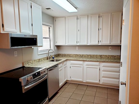 3rd image of 2126 Valley Oaks Dr SE
