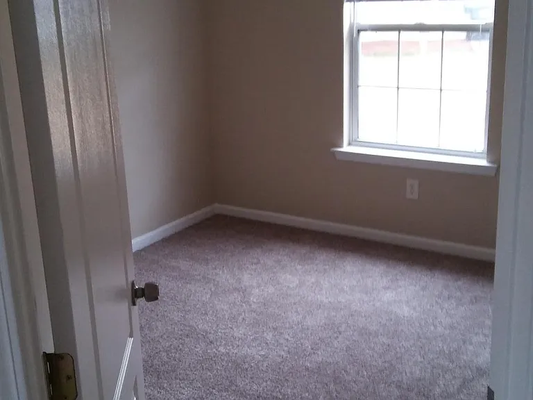 411 Red Coat Ln — Photo 5