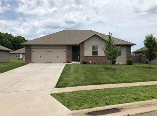 5637 W Longleaf Dr, Springfield, MO 65802