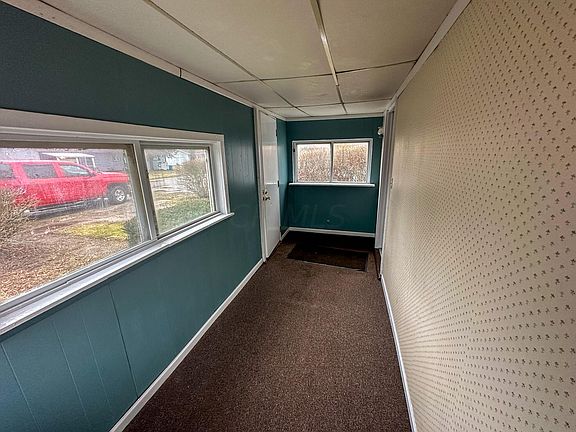 5th image of 464 N Grand Ave