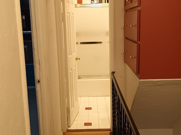 2nd image of 1422 N Kingsley Dr #204
