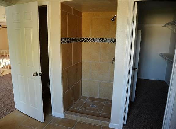 5th image of 715 Sewell Dr