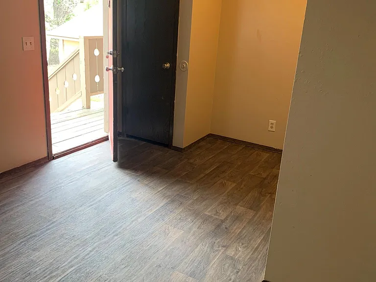 223 S Millwood Ave #4 — Photo 2