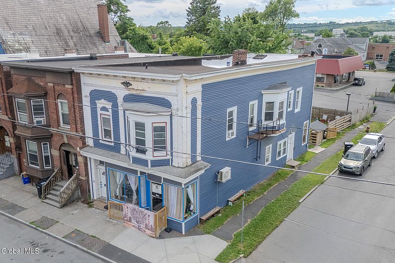 2nd image of 3367 6th Avenue