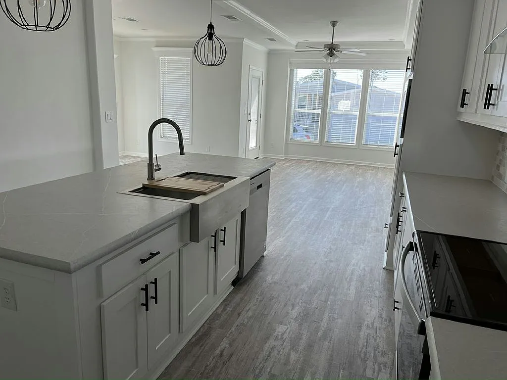 3 bed, 2.0 bath, 1460 sqft, $1,715 — Photo 3