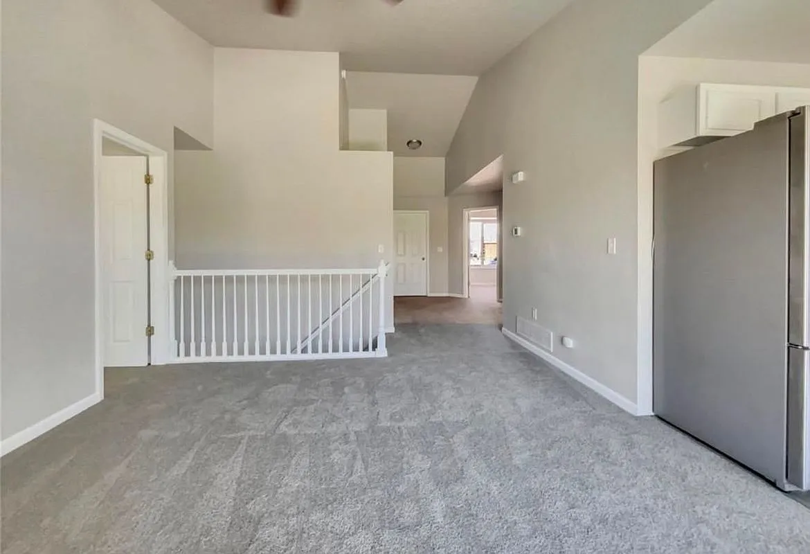 5 bed, 3.0 bath, 2328 sqft, $2,850 — Photo 2
