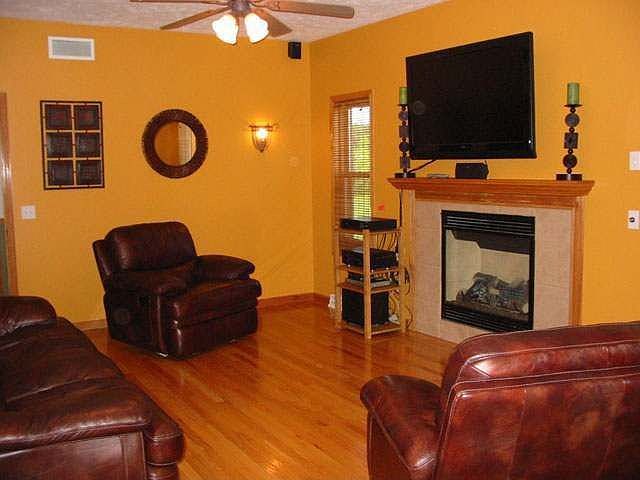 1st image of 4602 N Redwood Dr