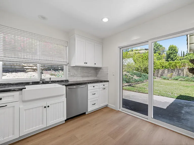 1502 Briarglen Ave — Photo 17