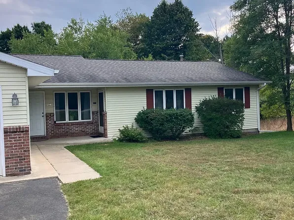 3780 Leeside Ln, Traverse City, MI 49686