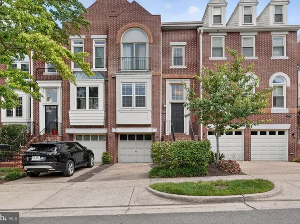 3903 Courtland Cir, Alexandria, VA 22305