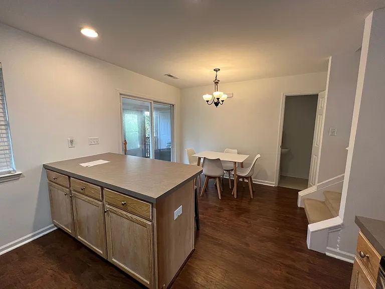 555 Tayrn Dr — Photo 6