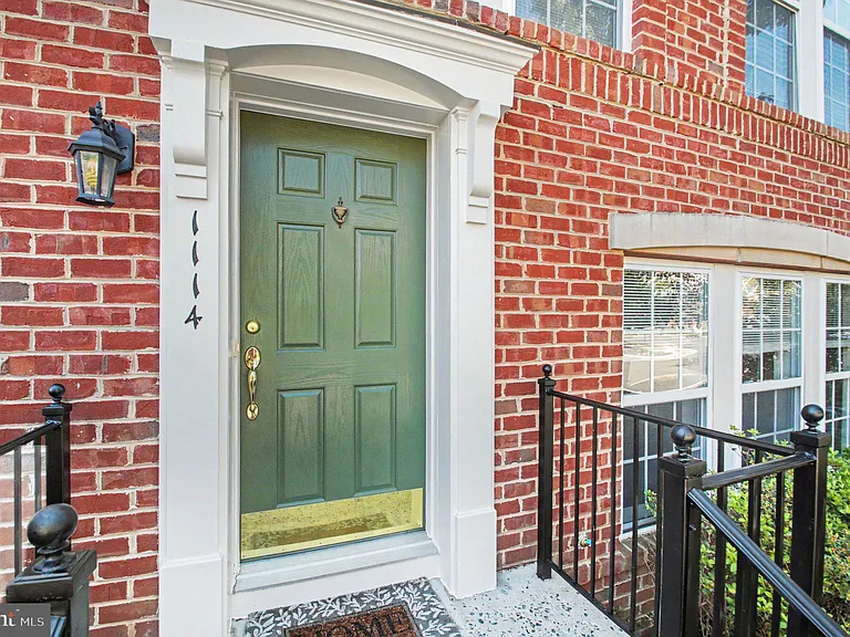 1114 Ellis Ave — Photo 3