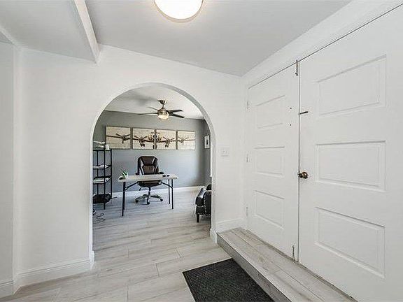 3rd image of 10416 Hetrick Cir W